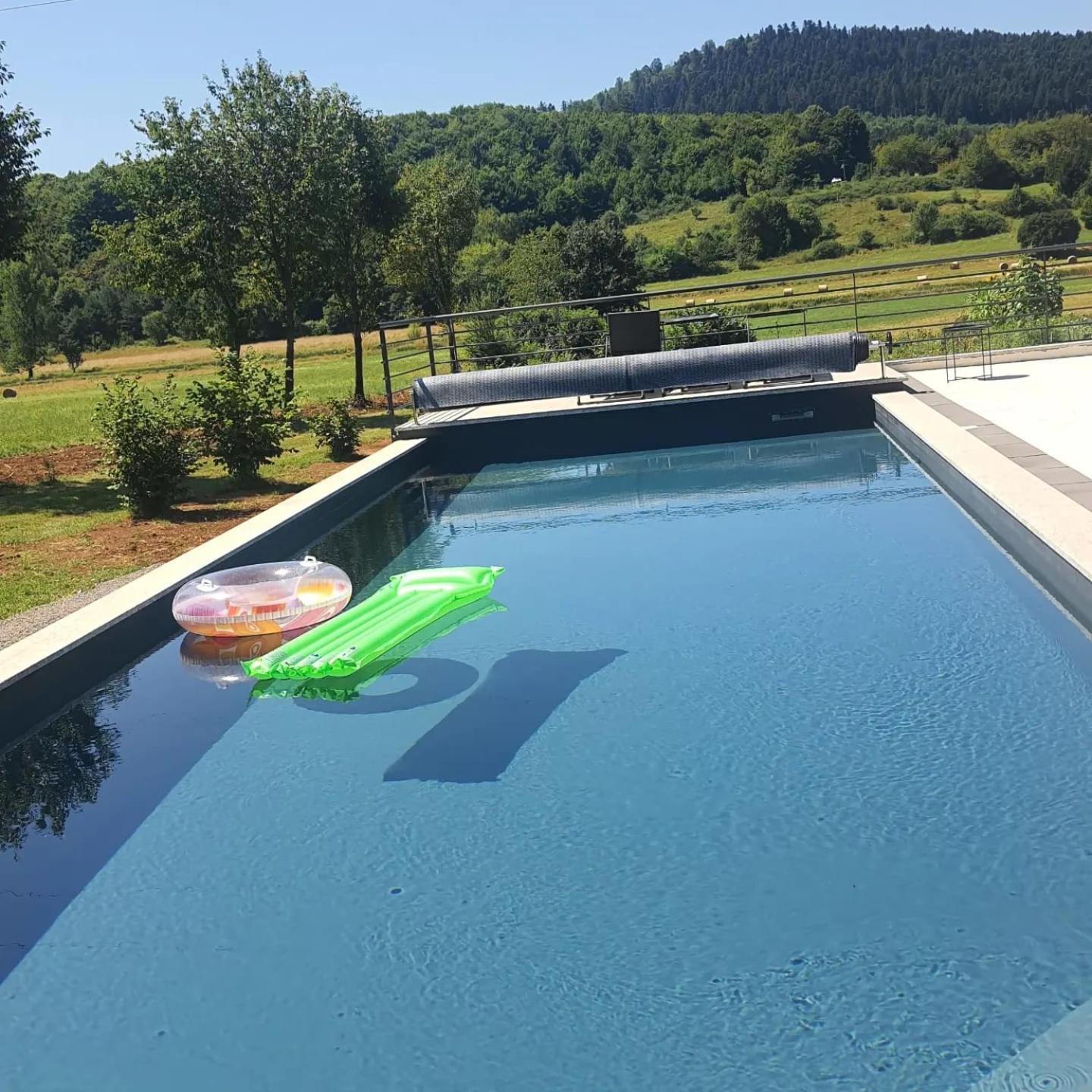 Apartman Fenestra S Terasom I Pogledom Na Gacku Otočac Exteriér fotografie
